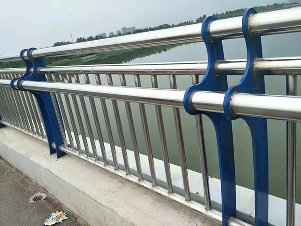 延边立柱安装效果
